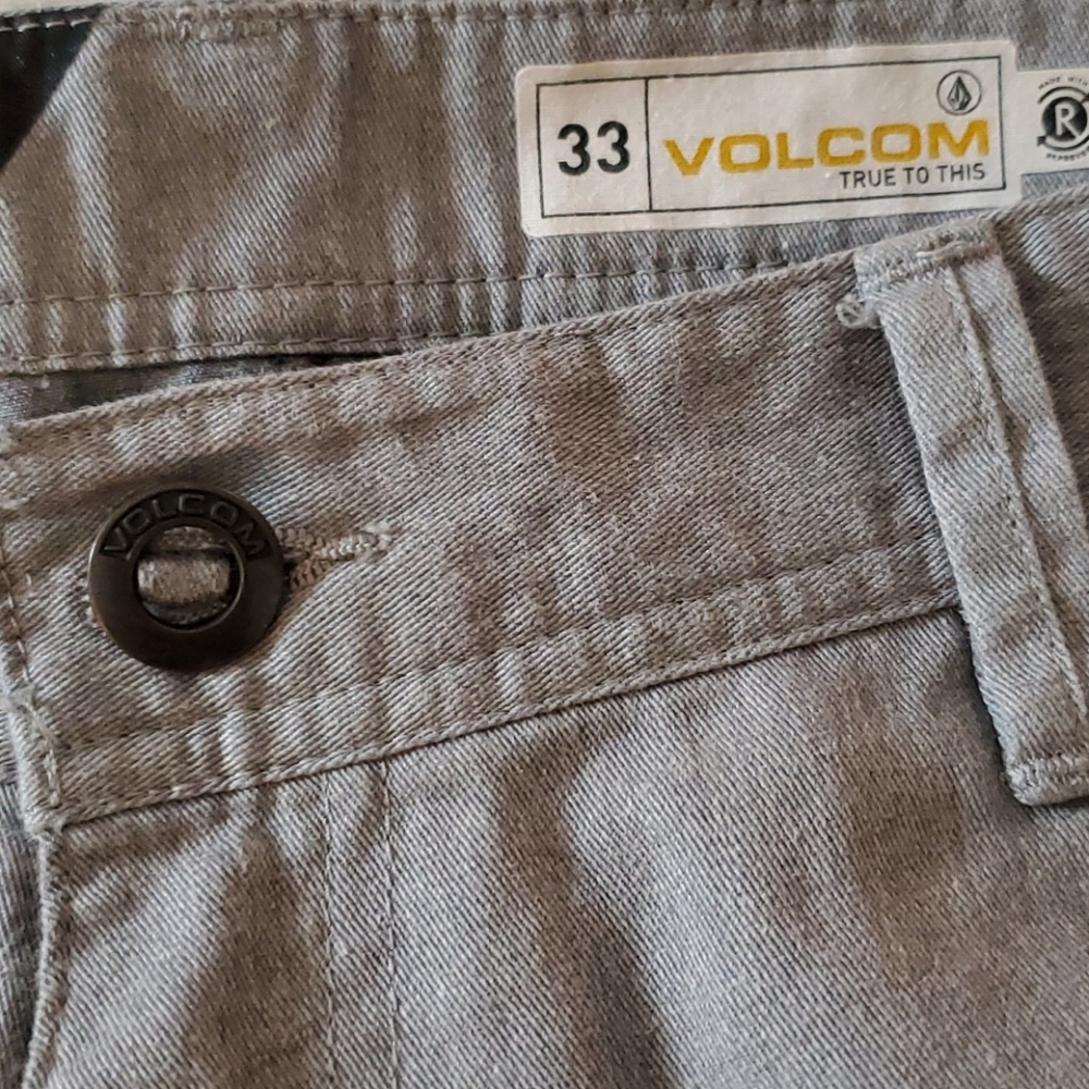 Volcom Shorts - Picture 3 of 4